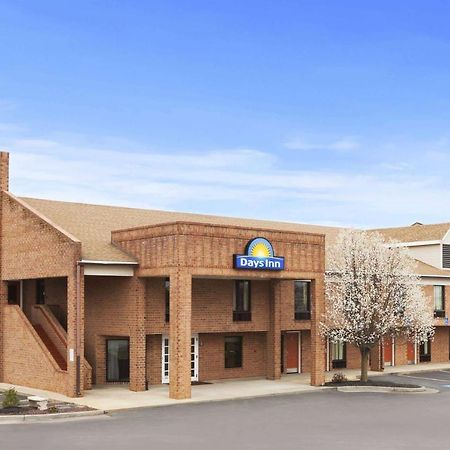 Days Inn By Wyndham Фармвилл Экстерьер фото